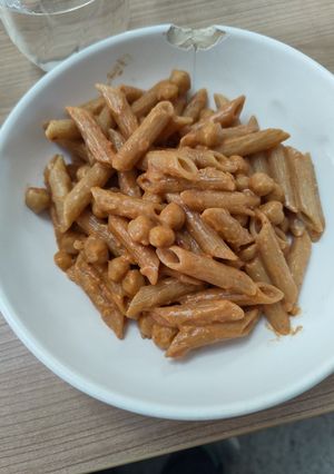 Une photo de Curry de pois chiches avec penne complète