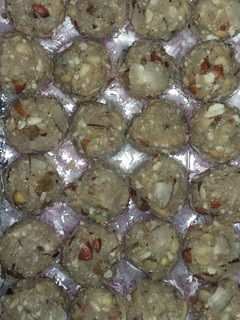 A picture of Dry Fruit ladoo.