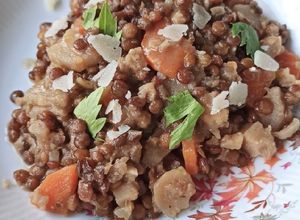Une photo de Lentilles vertes façon risotto et ses légumes d'hiver