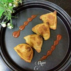 A picture of Baked Matar Samosa.