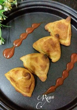 A picture of Baked Matar Samosa.
