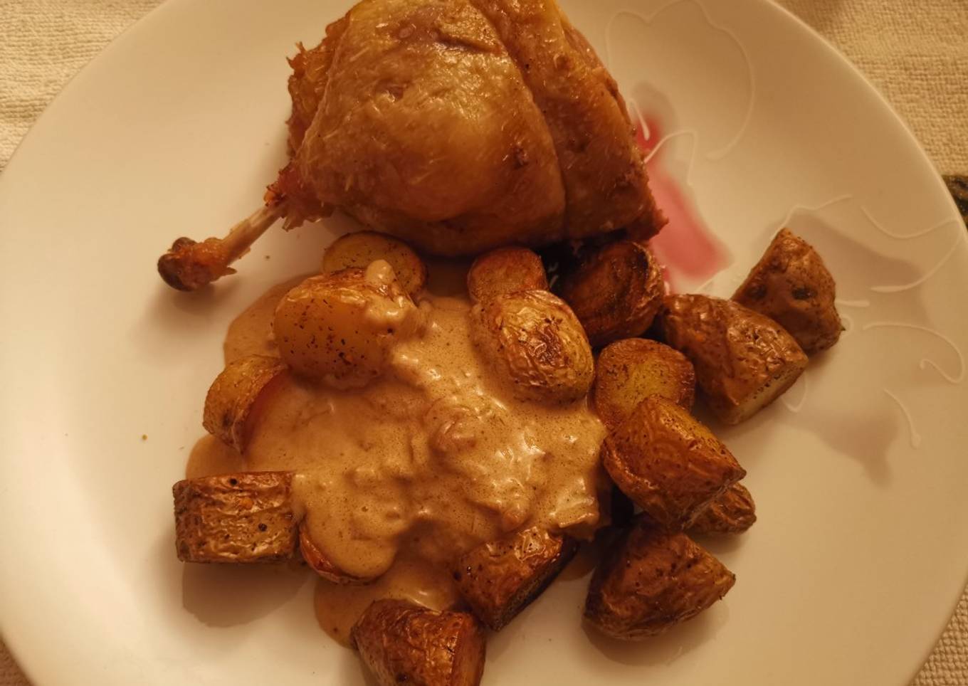 Canette Désossée Farcie et Rotie avec Sauce Forestière