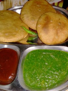 आलू की चटपटी कचौड़ी (Aloo ki chatpati kachori recipe in hindi) रेसिपी मुख्य फोटो