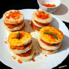 A picture of Mini Double decker Vada Pav Bites.