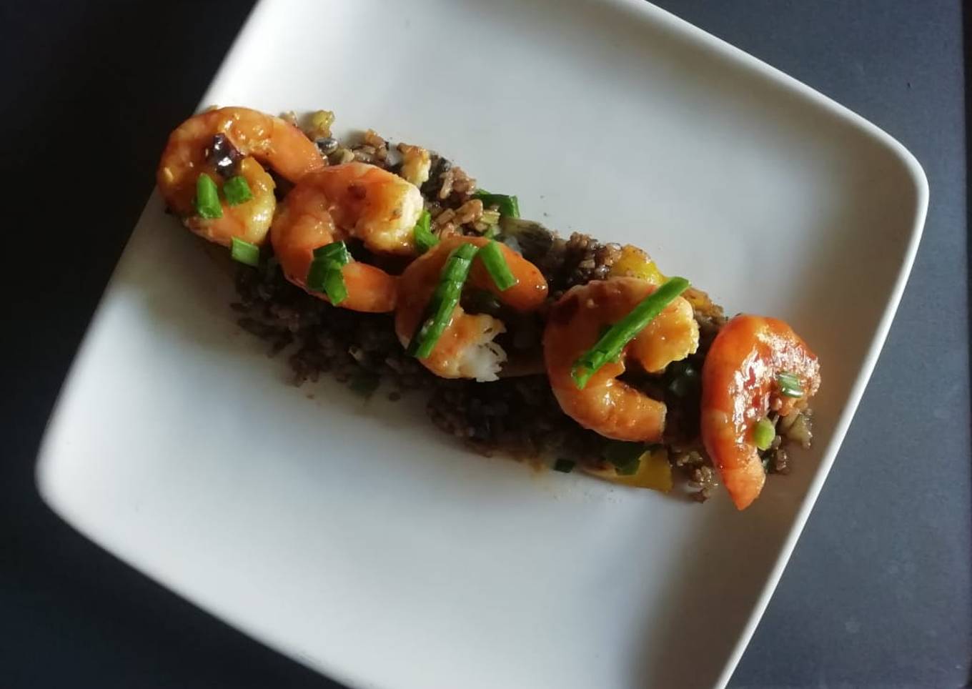 Camarones flameados con arroz