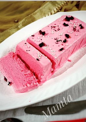 A picture of Rose Ice cream.
