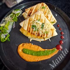 A picture of Tandoori paneer tikka grilled tortilla wrap.