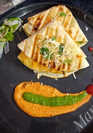 A picture of Tandoori paneer tikka grilled tortilla wrap.