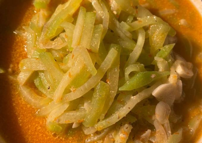 Bagaimana Menyiapkan Labu Siam Udang Kuah Santan, Enak