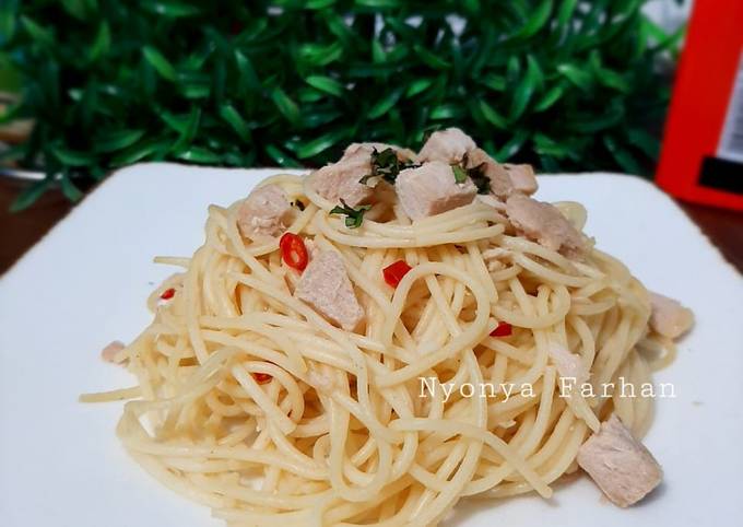 Spaghetti Tuna Aglio Olio