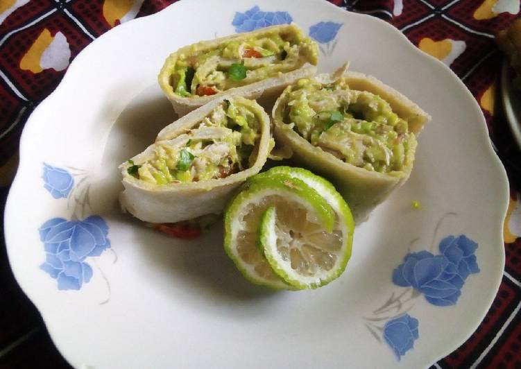 How to Prepare Homemade Chicken avocado salad roll ups