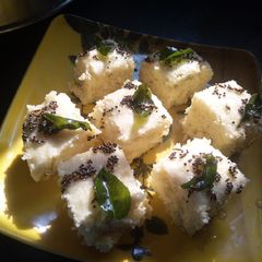 A picture of White Dhokla.