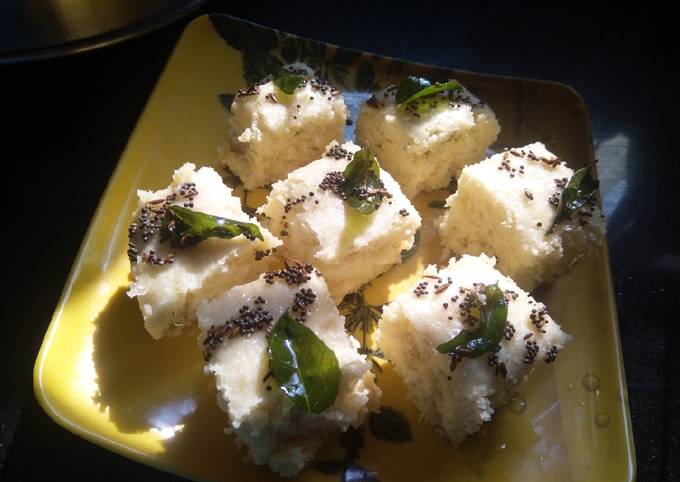 White Dhokla