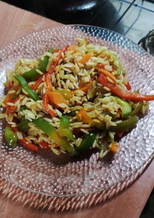 Una foto de Wok de verduras con arroz