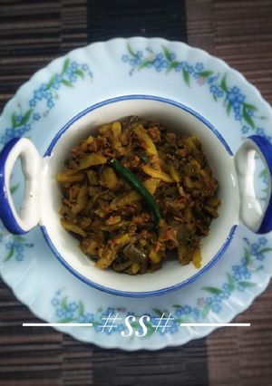 A picture of Bengali Mixed vegetables with small fish (Macher chorchori).