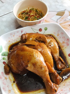 A picture of ไก่ต้มน้ำปลา น้ำจิ้มสามรส.