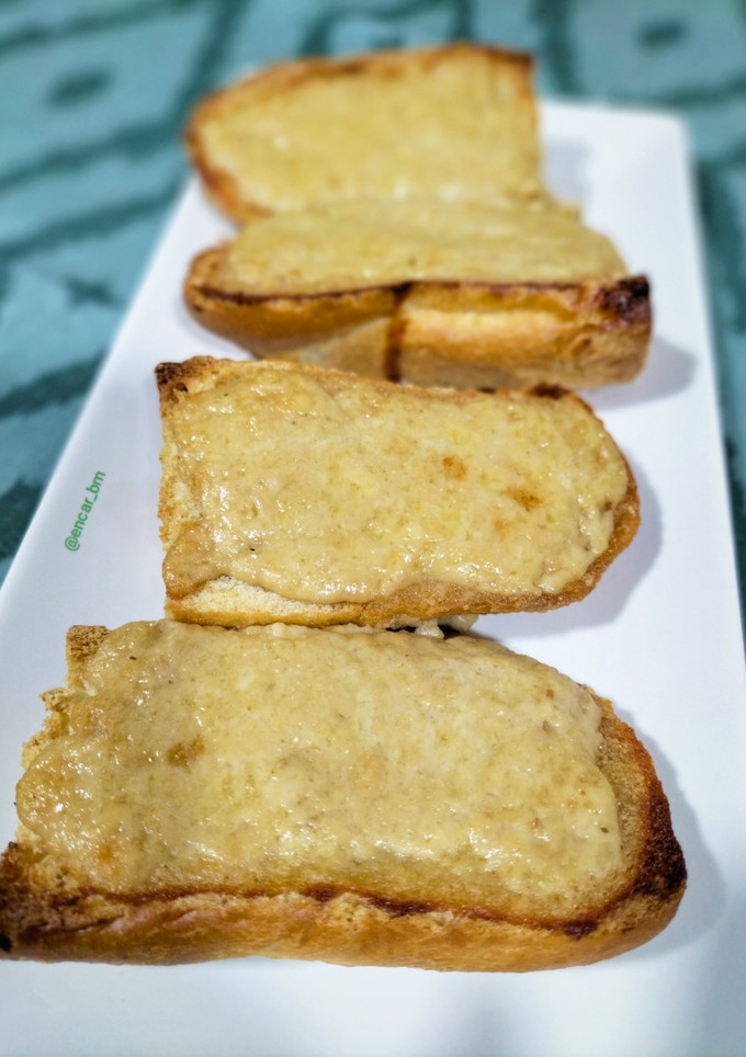 Una foto de Welsh Rarebit -tostada de queso al horno-