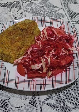 Una foto de Ensalada 🥙 súper fresca, rápida y colorida (para acompañar lo que quieras) -vegana- :)