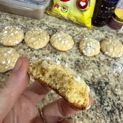 A picture of Lemon 🍋 crackle cookies.