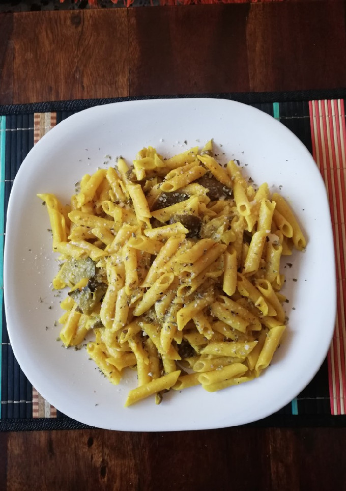 Una foto de Macarrones con setas al curry