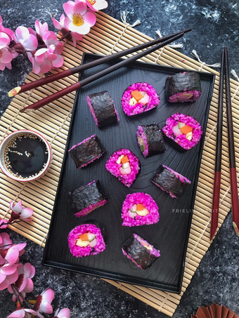 Resep Sushi Roll with Dragon Fruit Anti Gagal