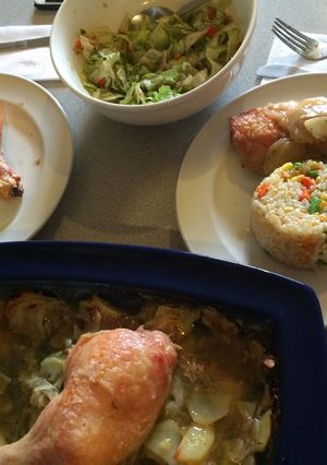 Una foto de Pollo al horno con arroz