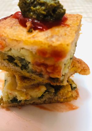 A picture of Stuffed bread pakora.