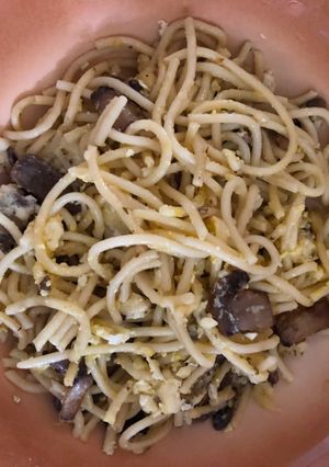 Una foto de Tallarines con mantequilla y queso
