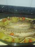 Chicharro al horno con patatas y verdura
