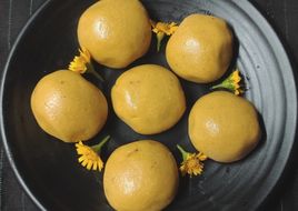 Besan ladoo