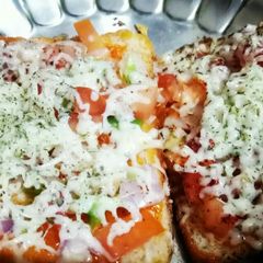A picture of Quick bread pizza.