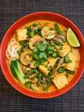 Laksa Lemak 🌱 Curry Nudelsuppe aus Singapur und Malaysia vegan