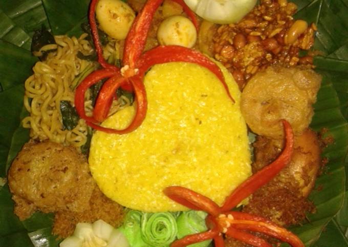 Nasi kuning tumpeng mini foto resep utama