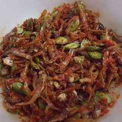 A picture of Sambal Teri Pete.