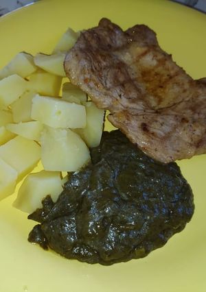 Sóska mártás  sült sertés szeletekkel recept fotója