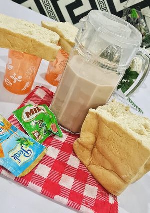 A picture of Bread &Tea for kids.