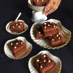 A picture of Choco Chip Fudgy Cake.