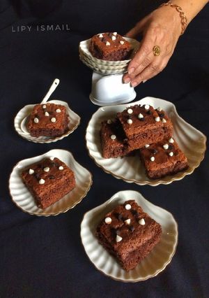 A picture of Choco Chip Fudgy Cake.