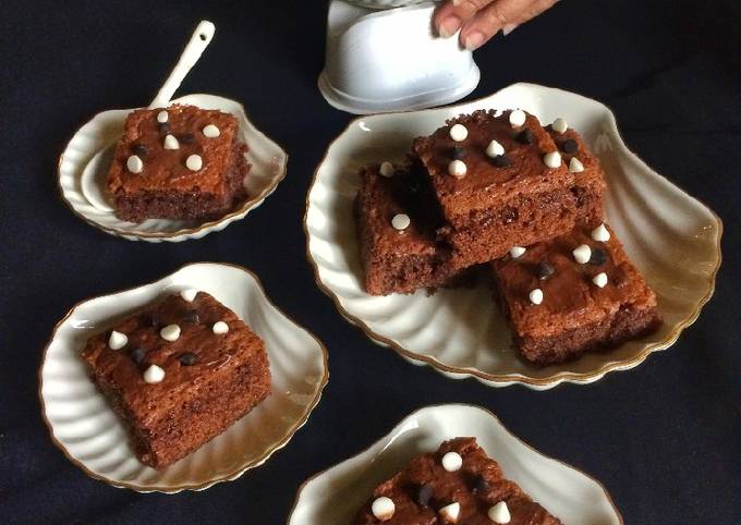 Choco Chip Fudgy Cake