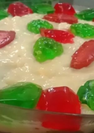 A picture of Fruit trifle.