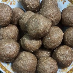 A picture of Till ladoo.