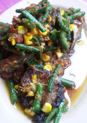 Foto resep Tumis kacang panjang ikan patin pedess