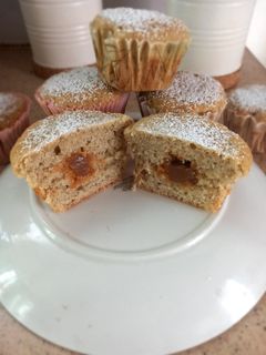 Una foto de Muffins de banana con dulce de leche 🧁