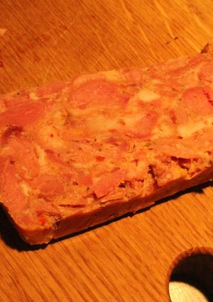 Una foto de Queso de cerdo, a la Jorge, justito en el diome del argentino y del sueco