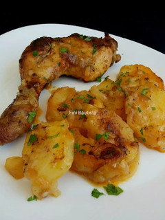 Una foto de Muslos de pollo al horno al estilo turco