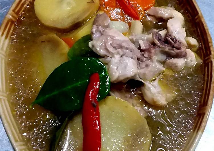 ไก่ต้มหน่อไม้สด