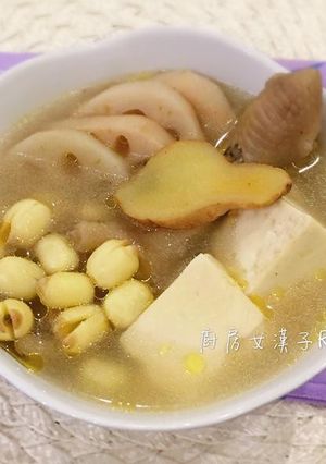 蓮子蓮藕煲鳳爪 的食譜成品照片