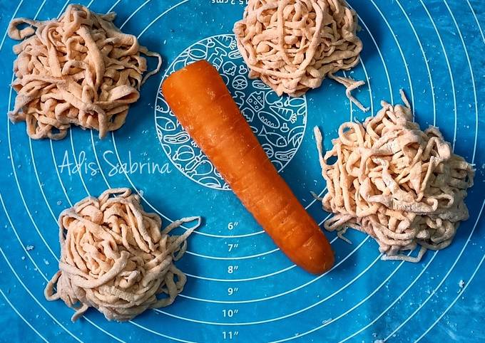 Bagaimana Membuat Mie wortel homemade eggless Tanpa alat yang Bikin Ngiler