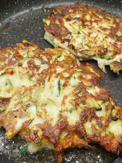 Cukkinis csirketócsni recept fotója