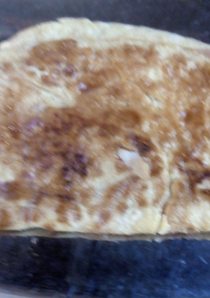 Una foto de Omelette de huevo con paleta y queso